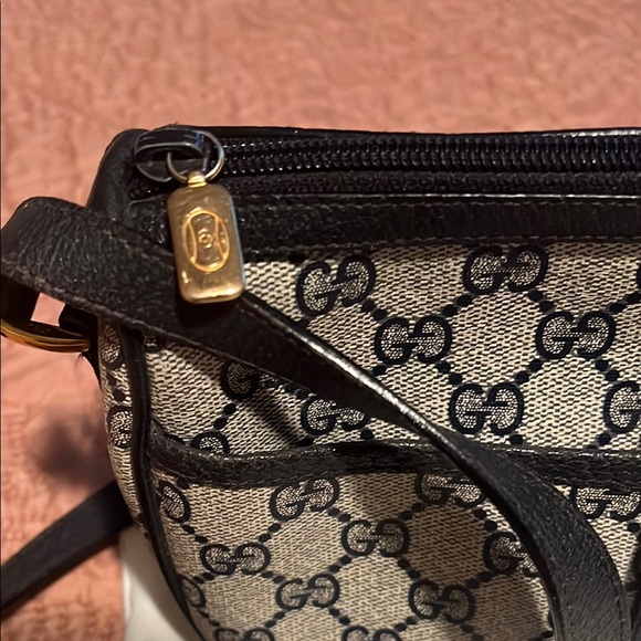 Gucci Black and Cream Crossbody Bag - Picture 4 of 15